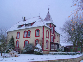 Lovely Farmhouse in Friedrichsfeld with Garden